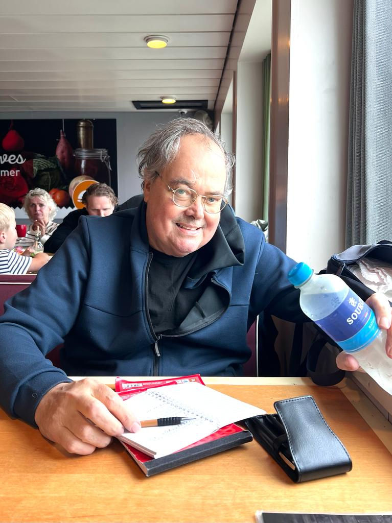 Ton Damen aan boord van de ms Willem Barentsz opweg naar Terschelling.